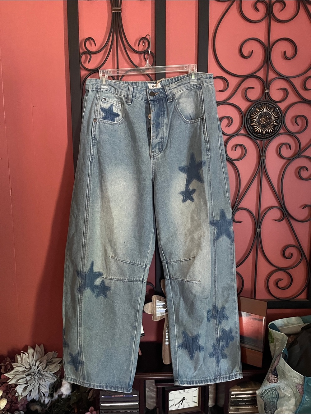 Easel Light Blue Star Leg Jeans: Size Medium - Picture 3 of 10